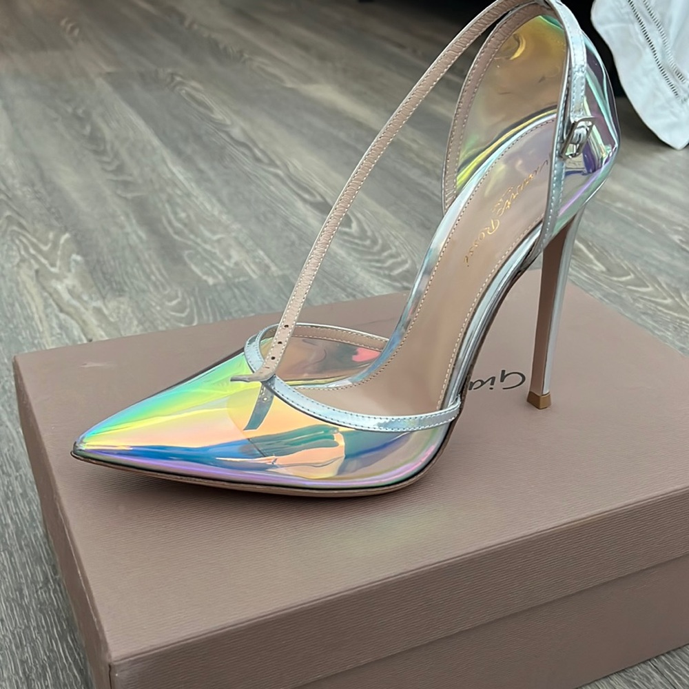 Gianvito Rossi heels. *BRAND NEW NEVER WORN WITH TAGS*